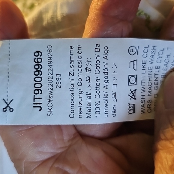 Shein Crop Top With Enbroidery. Size 2. Completly Lined. White. - Picture 8 of 8